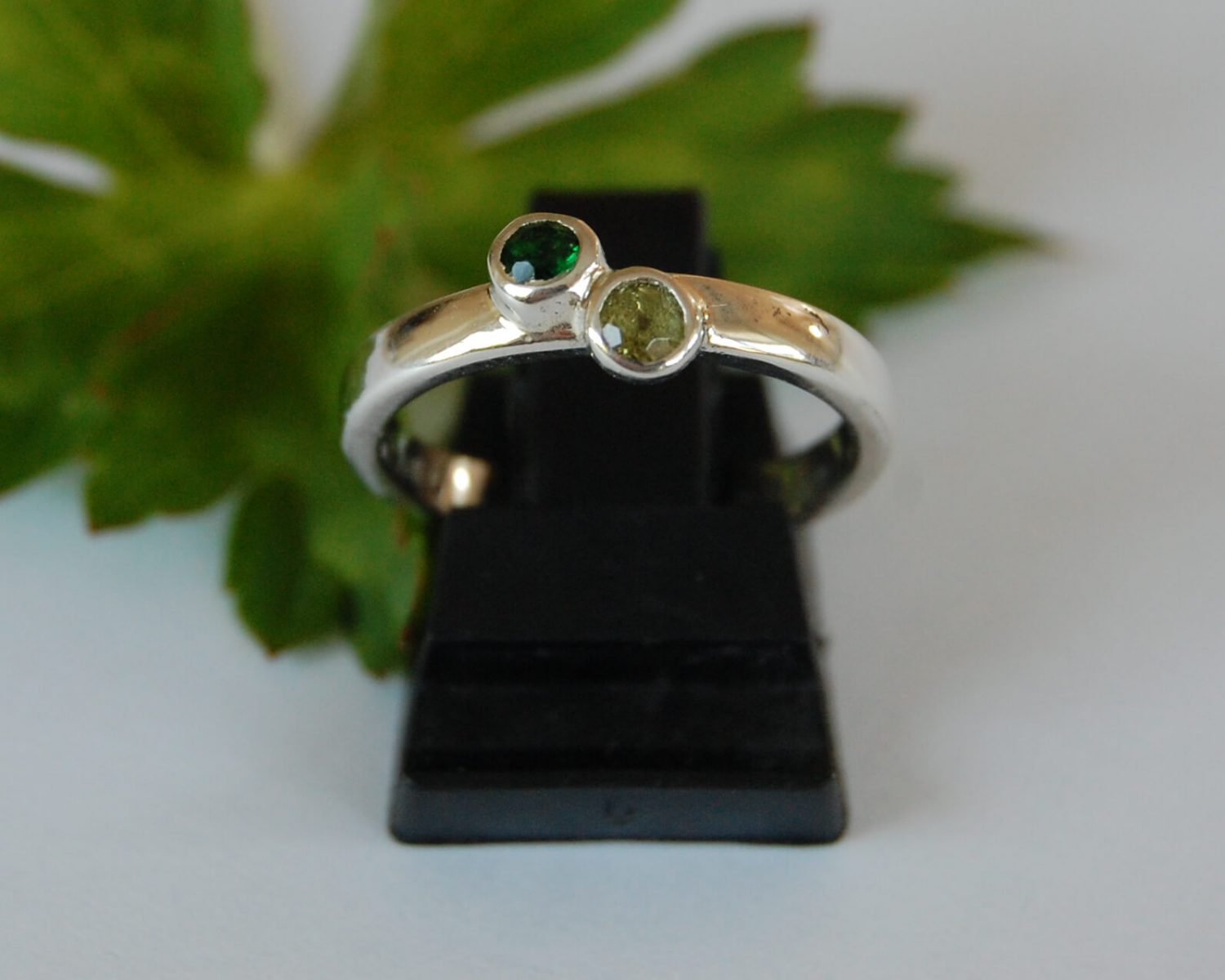 ring zilver smaragd peridot moedermelk